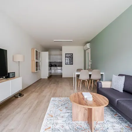 Blueground Zizkov Balcony Free Parking Prg-101 شقة