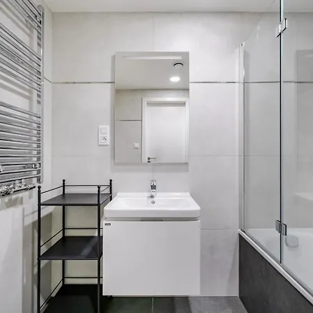 Blueground Zizkov Balcony Free Parking Prg-101 شقة براغ