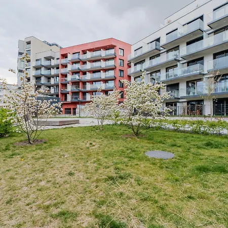 Blueground Zizkov Balcony Free Parking Prg-101 شقة *